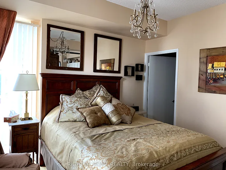 220 Victoria St #1707 — Photo 15