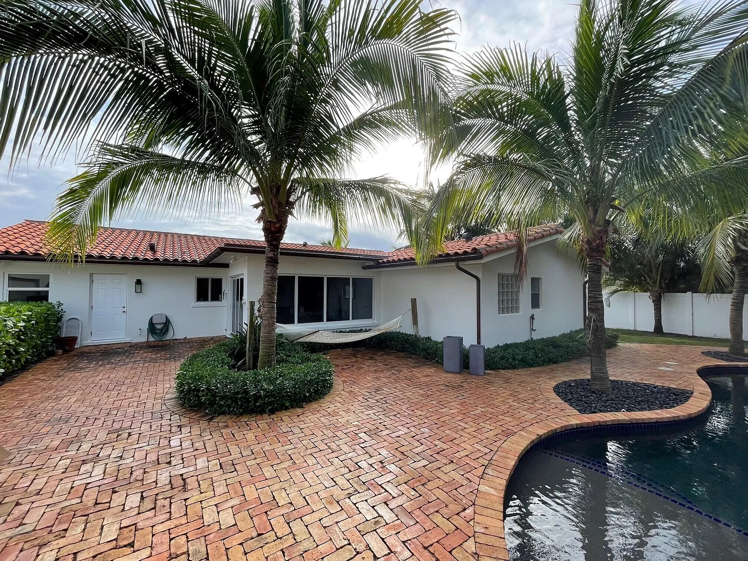 4 bed, 3.0 bath, 2068 sqft, $12,500 — Photo 3