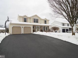 204 Woodbridge Ln, Douglassville, PA 19518