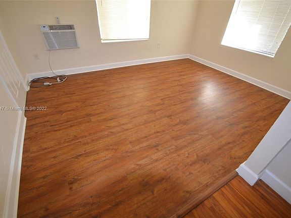 5th image of 564 NE 66th St #8