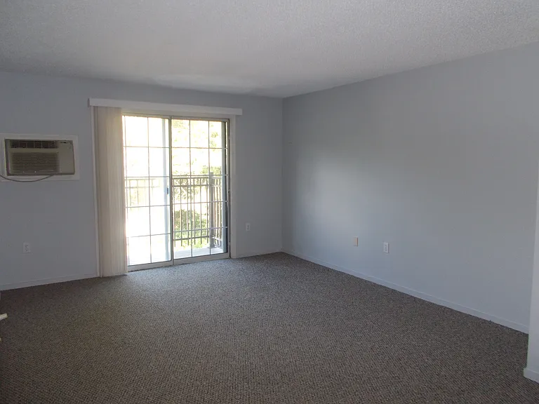 12 Saint James Pl #306 — Photo 1
