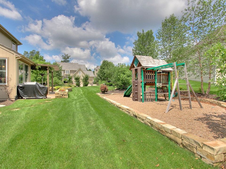 Hours of enjoyment for the children - the playground STAYS!
