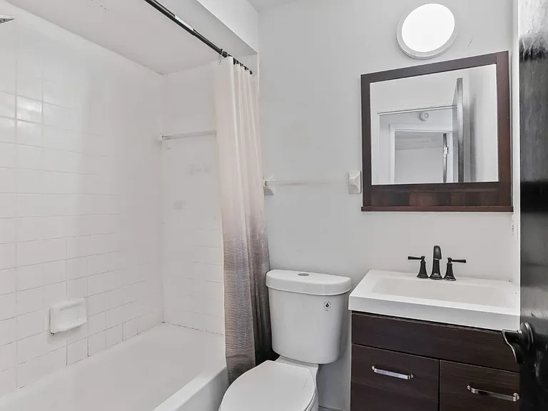5913 NW 9th St #5913 — Photo 8