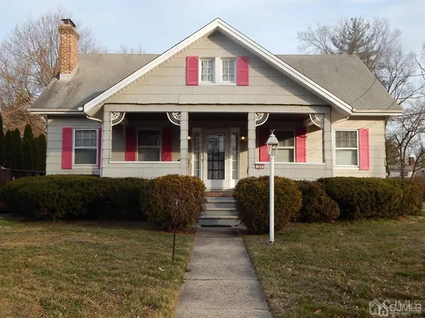 300 Dorn Ave, Middlesex, NJ 08846