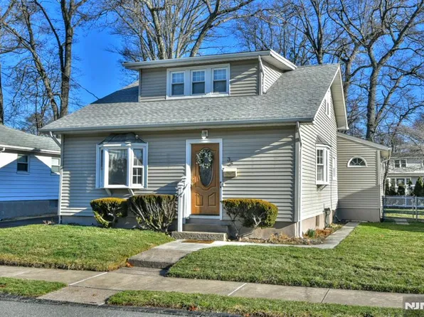 33 Bergen Ave, Waldwick, NJ 07463