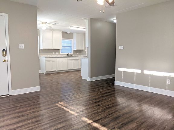 4th image of 1109 Phoenix St