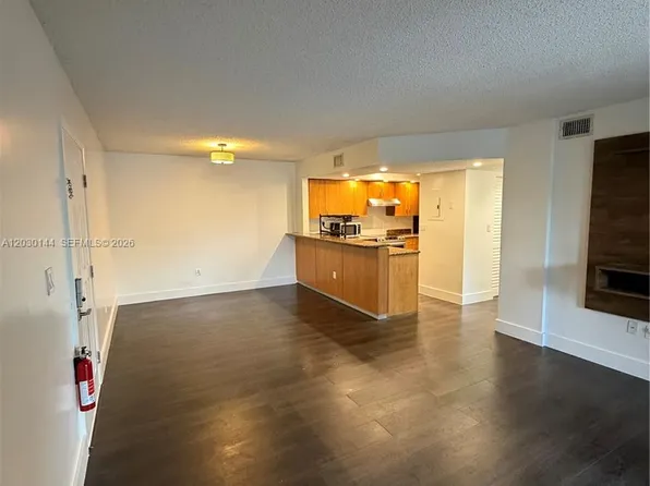 8540 SW 212th St APT 303, Cutler Bay, FL 33189