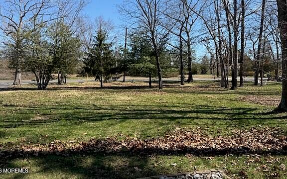 3rd image of 889 Pinehurst Road