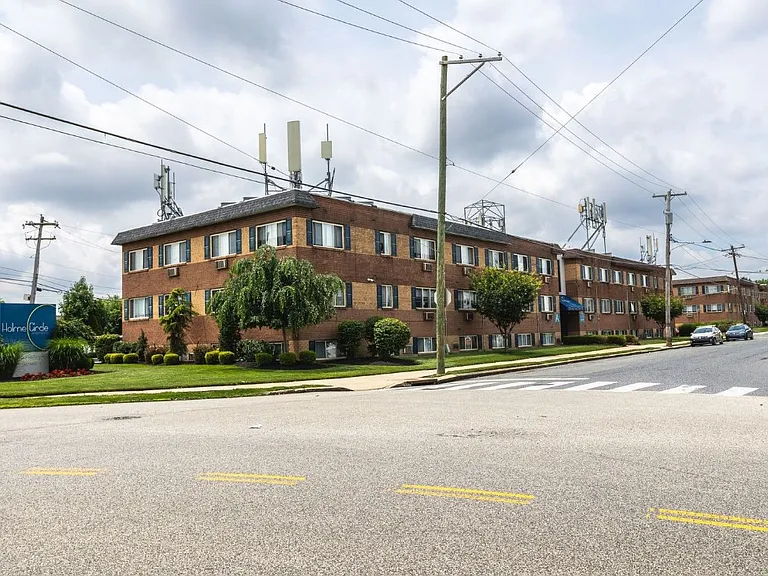 Holme Circle Apartments — Photo 15