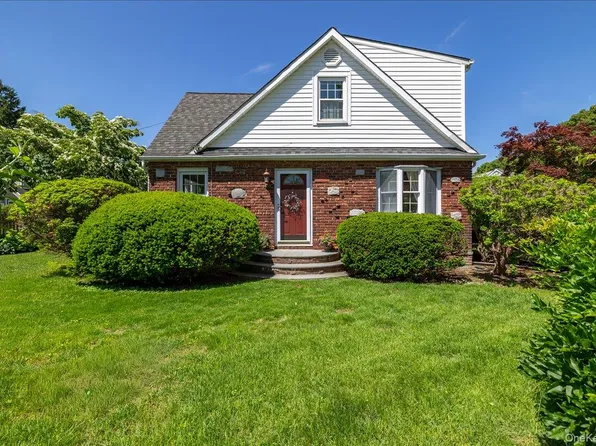 200 Van Buren Street, Centerport, NY 11721