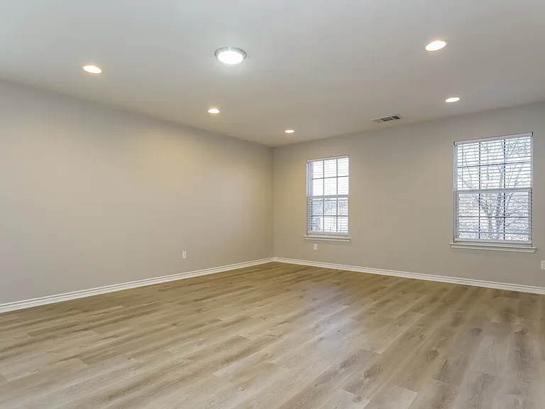 1326 Burleson St — Photo 11