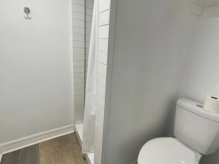 2302 Avenue H #14 — Photo 8