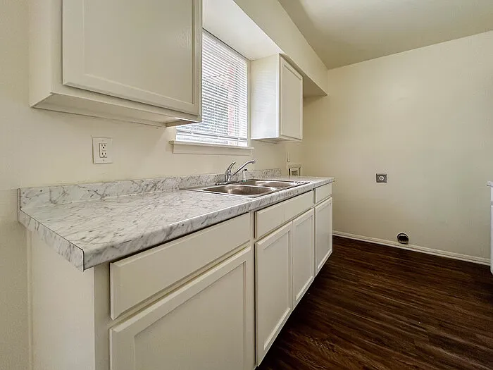 3805 Atlas Dr — Photo 10
