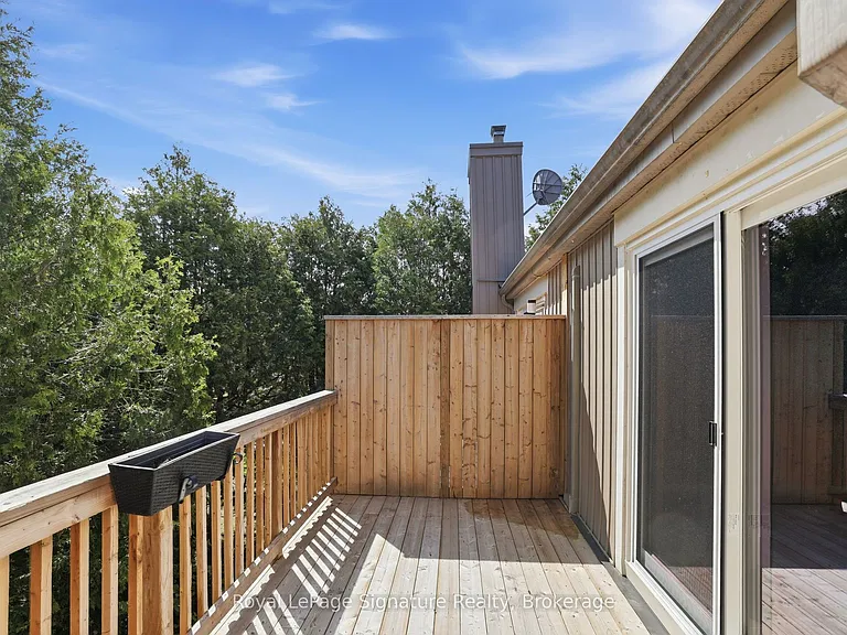 585 Oxbow Cres — Photo 26