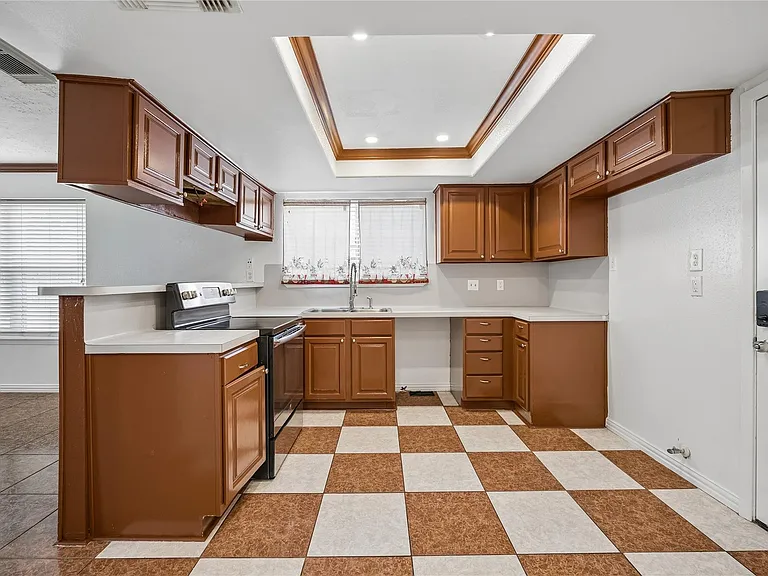 7503 Winkle Wood Ln — Photo 4
