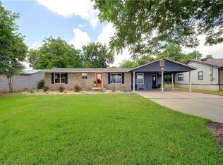 406 E 2nd St, Taylor, TX 78626