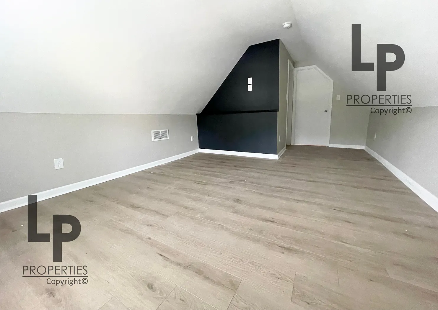 426 North Broadway - 4 — Photo 2
