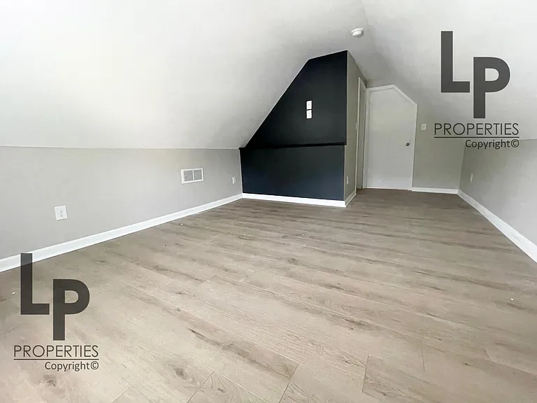 426 N Broadway #4 — Photo 3