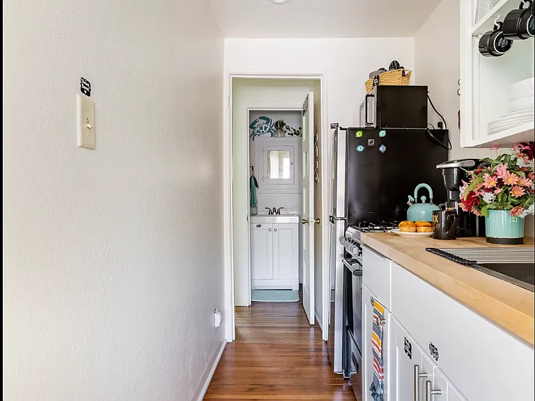 132 N Hoff Ave — Photo 3