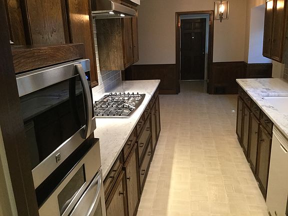 3rd image of 10716 Creekmere Dr
