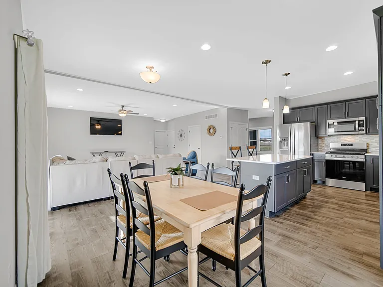 9945 Beacon Pointe Ln — Photo 10