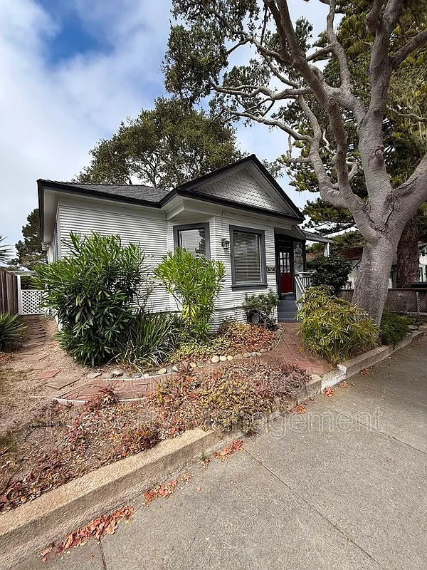 3 bed, 2.0 bath, 1400 sqft, $4,550 — Photo 2