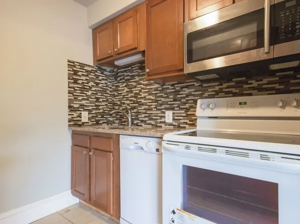 33354 Kingslane Ct, 33354 Kingslane Ct APT 6, Farmington, MI 48336