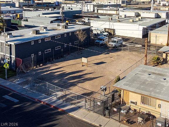 4th image of 2300 Tam Dr