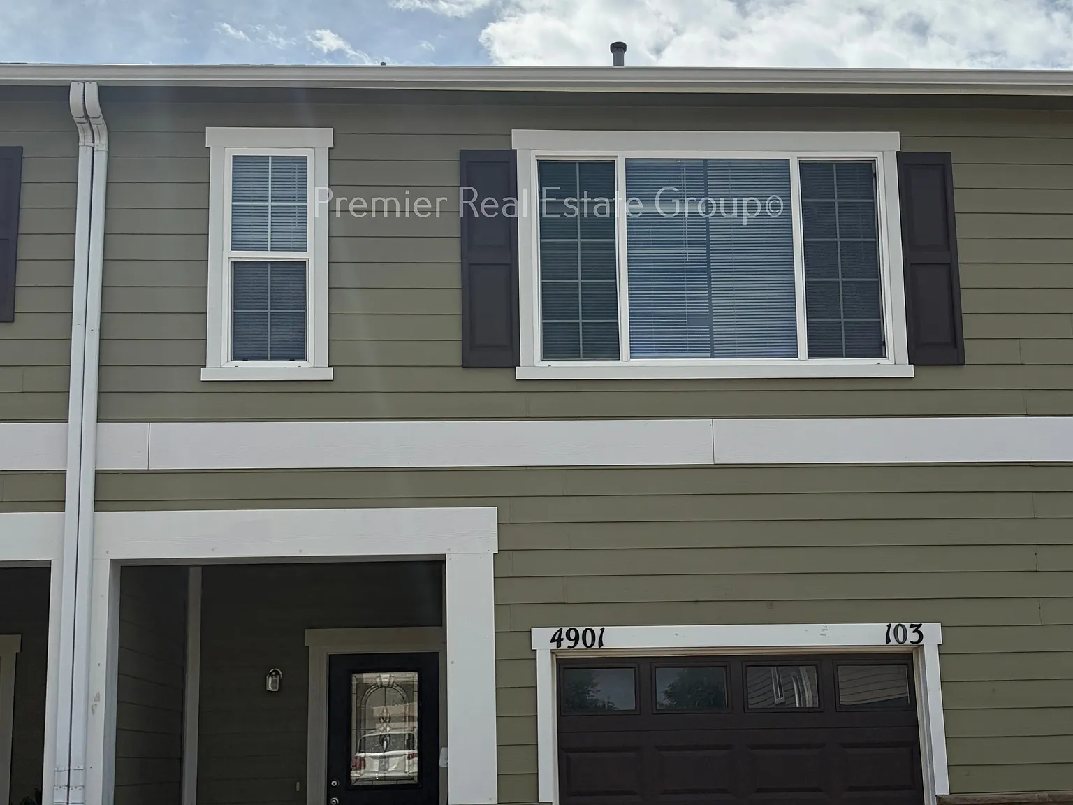 3 bed, 2.5 bath, 1632 sqft, $1,595 — Photo 2
