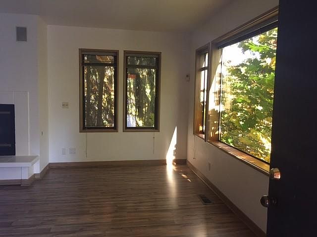 2nd image of 528 33rd Ave S