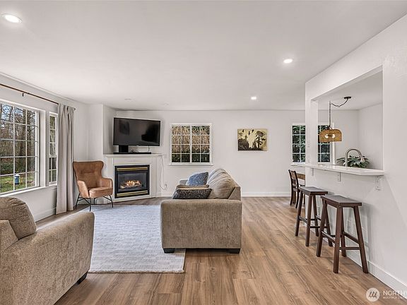 4th image of 4844 Oakridge Drive