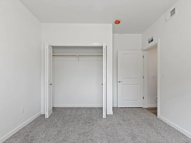 Hawk's Landing Apartments — Photo 127