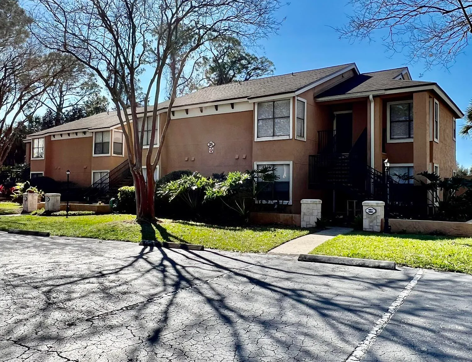 2 bed, 1.0 bath, 890 sqft, $1,770 — Photo 1