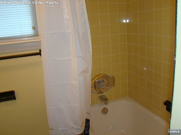 4th image of 450 Elizabeth St #450