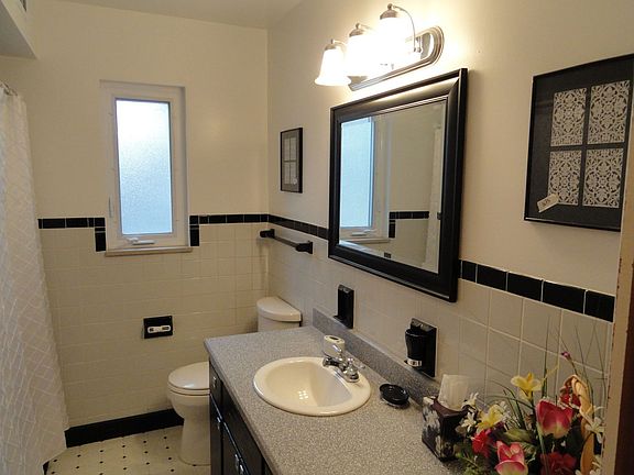 1st floor renovated baath