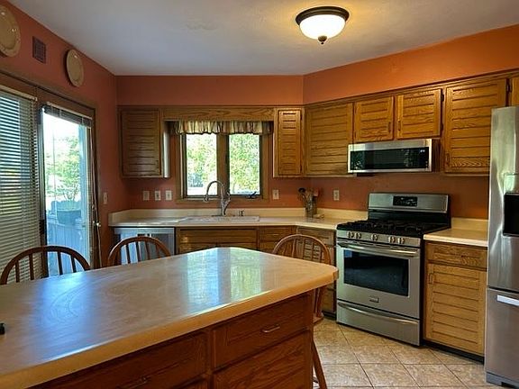 2nd image of 6043 Lora Ln