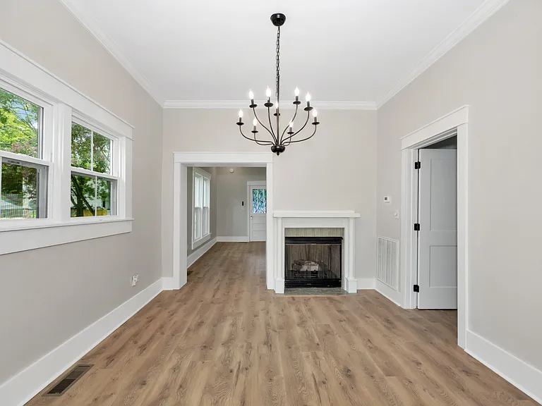 600 McCullough Ave NE — Photo 6
