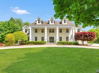 18 Golfview Dr, Saddle River, NJ 07458