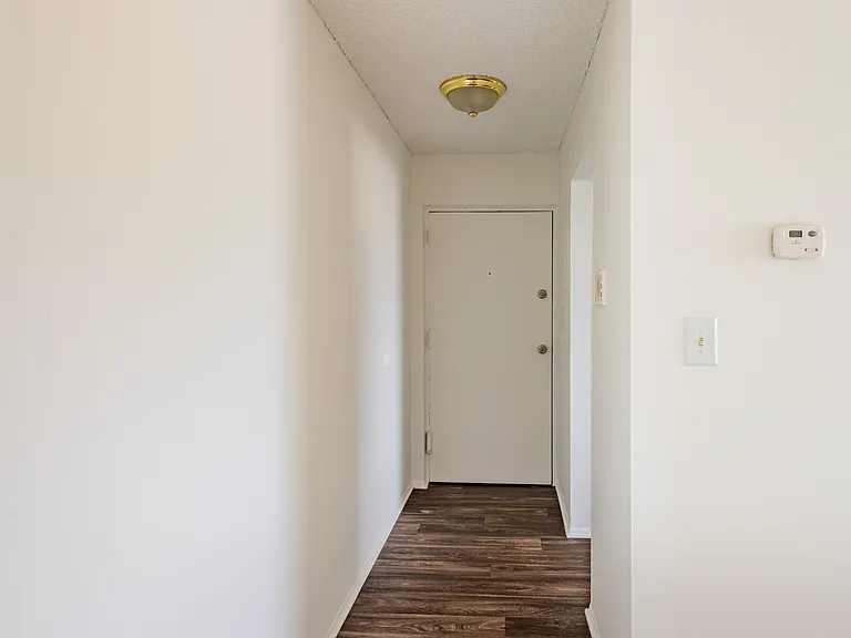 Riverside Village Apartments — Photo 28