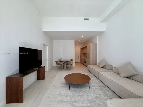 77 SE 5th St, Miami, FL