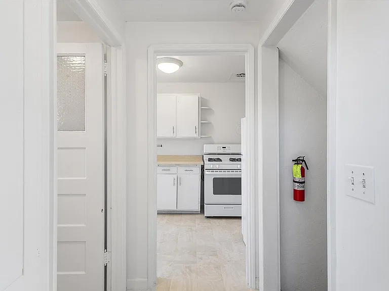 2149 Santa Clara Ave F - 1 bedroom | 1 bath — Photo 4