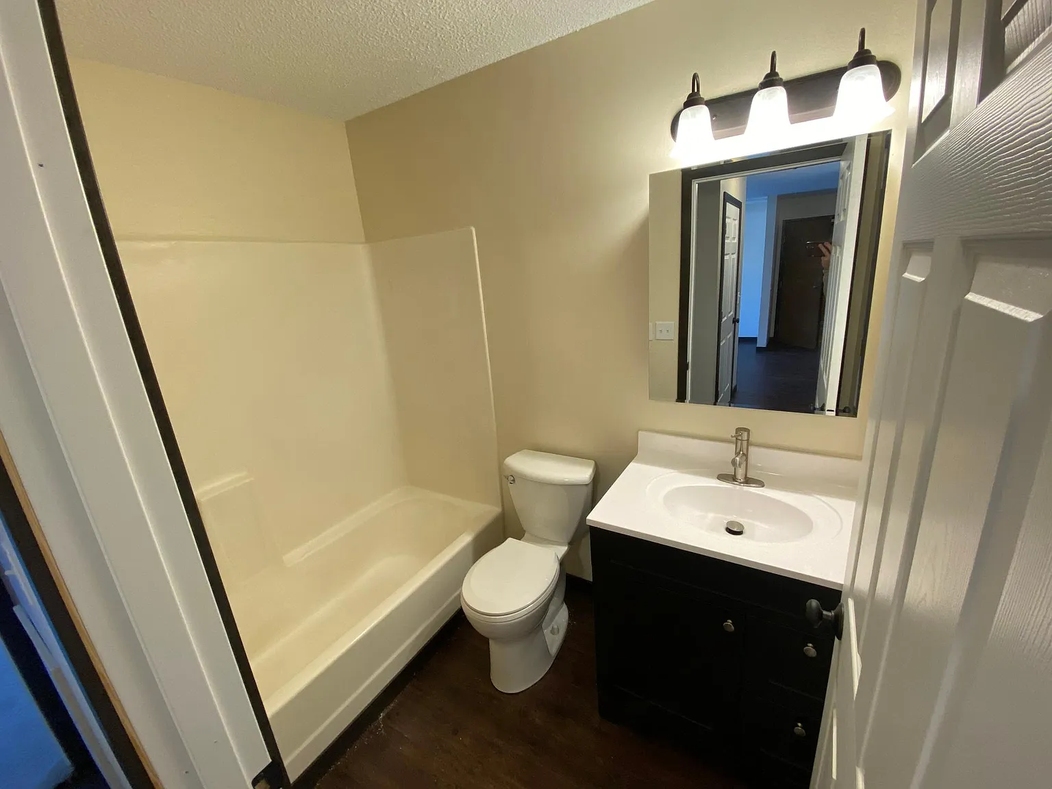 2 bed, 850 sqft, $995 — Photo 3