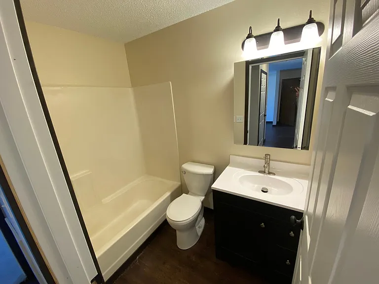 410 W 7th St #5 — Photo 3