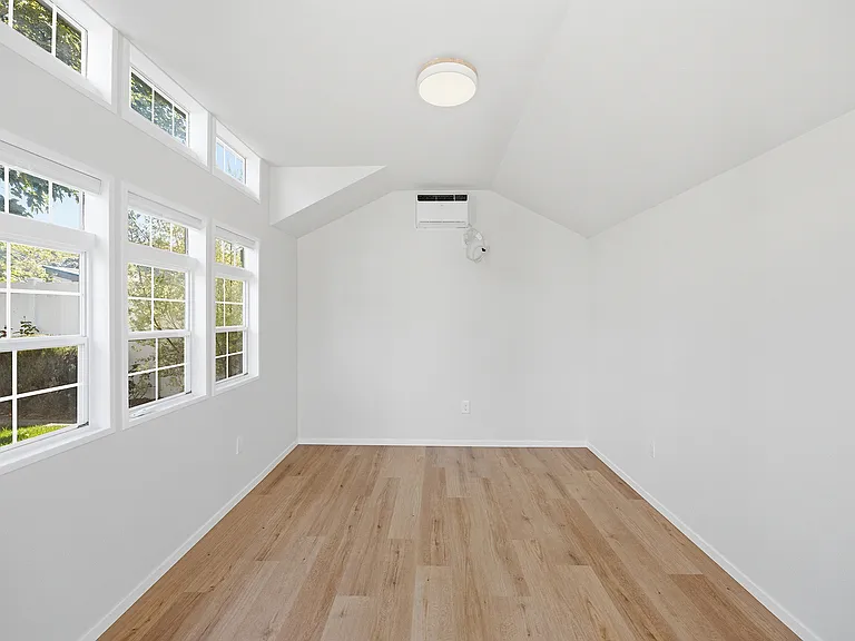 225 N Orchard Ave — Photo 23
