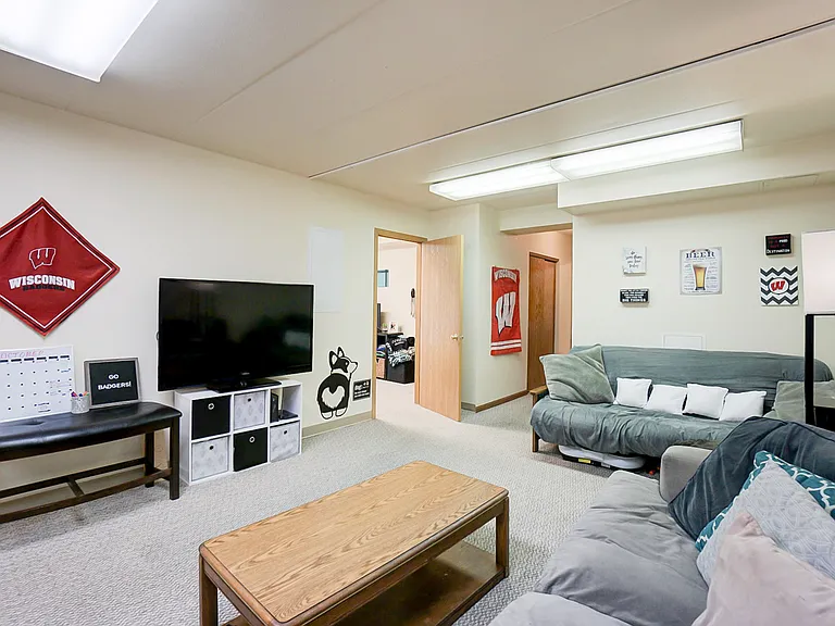 Inez Apartments — Photo 28