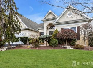 19 Torrey Pines Dr, Monroe Township, NJ 08831