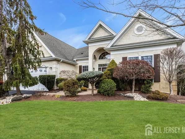 19 Torrey Pines Dr, Monroe Township, NJ 08831