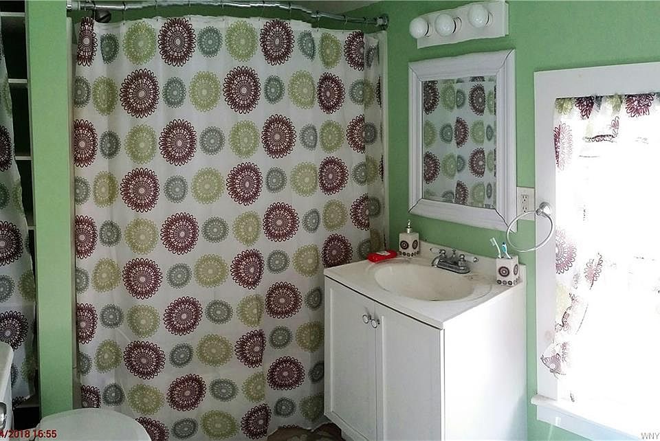 2nd image of 4 Sunnyside St