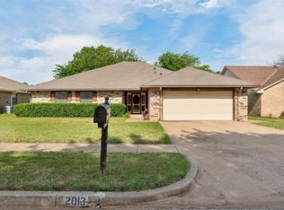 2013 Tanglewood Dr, Edmond, OK 73013