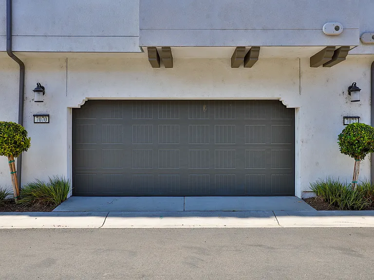 7070 Montecito Ln — Photo 46